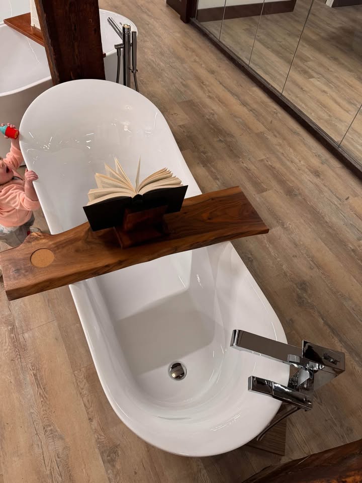 Cache Single Slipper, Clawfoot Soaking Acrylic Bathtub, Chrome Clawfoot (Showroom Model For Sale)