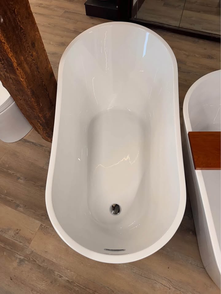 Sublime 60" Single Slipper Freestanding Bathtub (Floor Model for Sale)