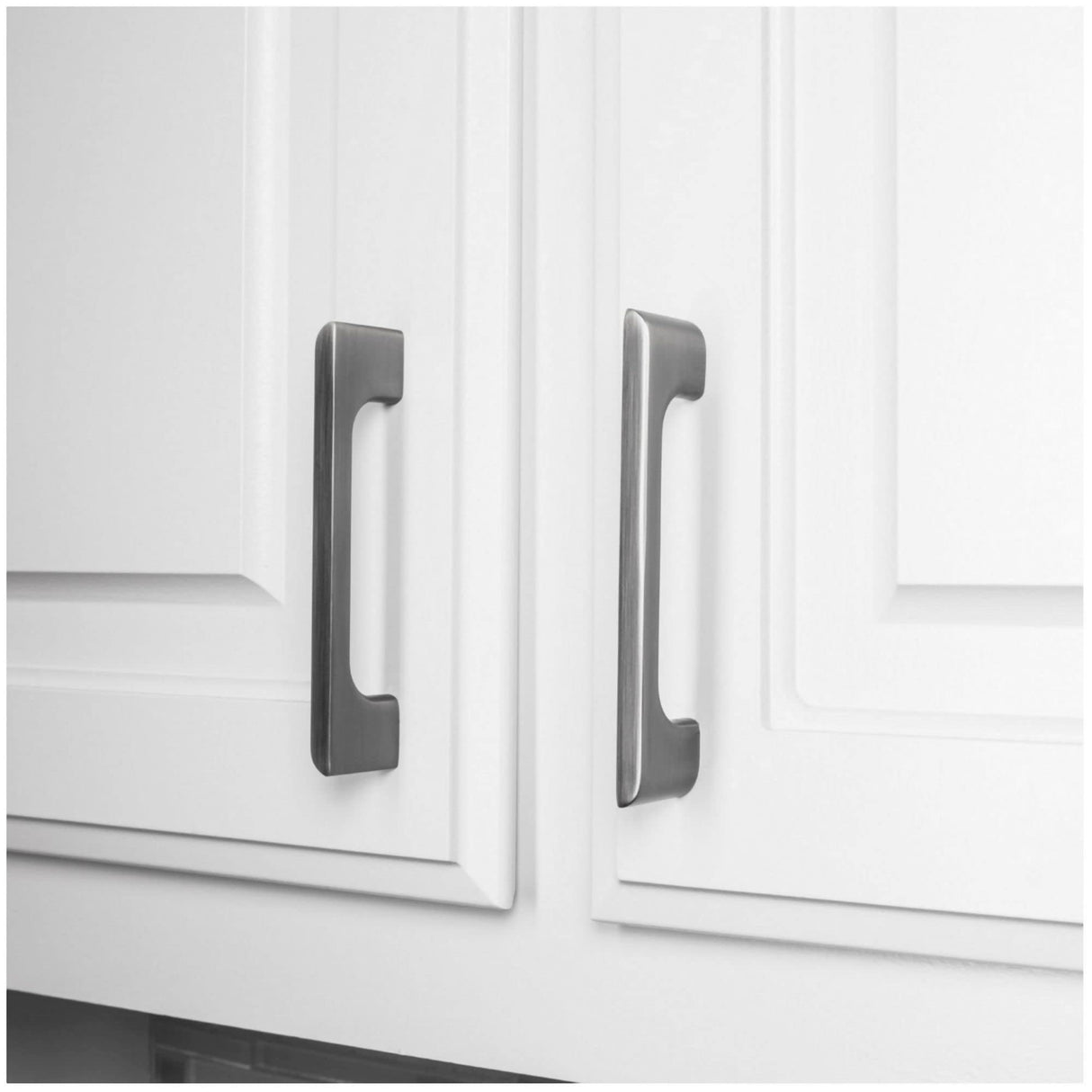 Jeffrey Alexander 286-128SN 128 mm Center-to-Center Satin Nickel Asymmetrical Leyton Cabinet Pull