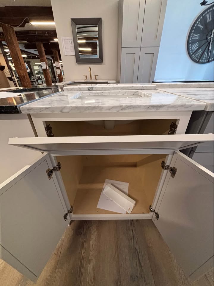 24” Cab-Tec Shaker Dove Vanity w/ Marble Top