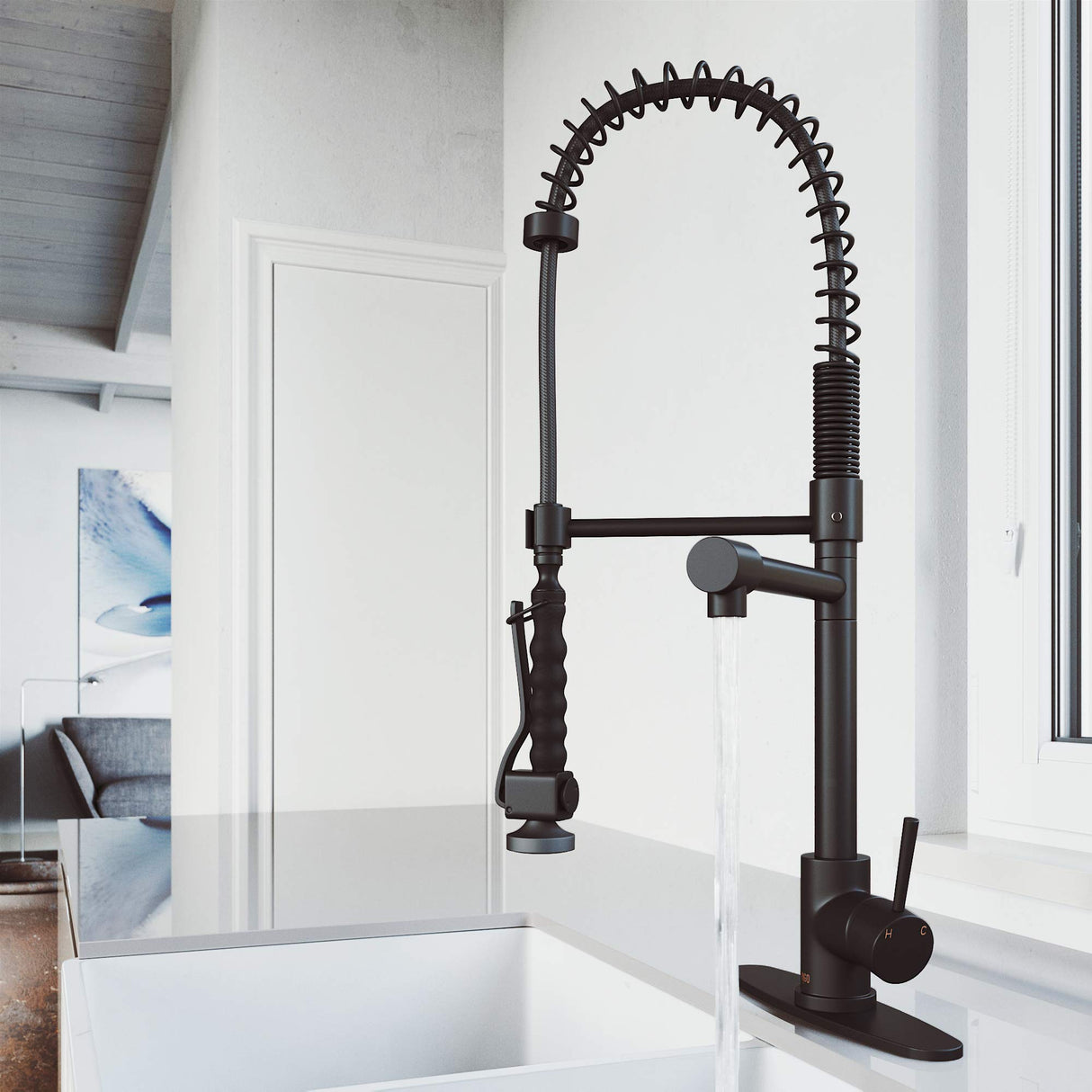 VIGO Zurich Matte Black Kitchen Faucet with Pull-Down Sprayer | Single-Handle Kitchen Sink Faucet with Easy-Grip Extendable Sink Sprayer | Solid Brass Faucet for Kitchen Sink with Deck Plate