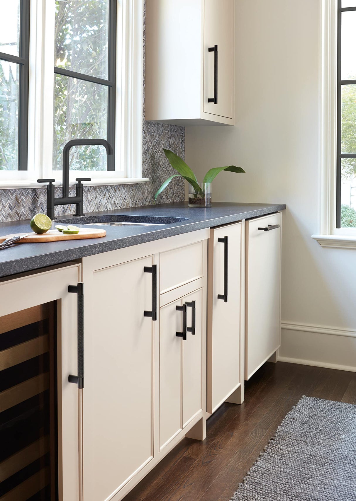 Amerock Kitchen Cabinet Pull Black Bronze 8 in (203 mm) Center-to-Center Bronx 1 Pack Furniture Hardware Cabinet Handle Bathroom Drawer Pull