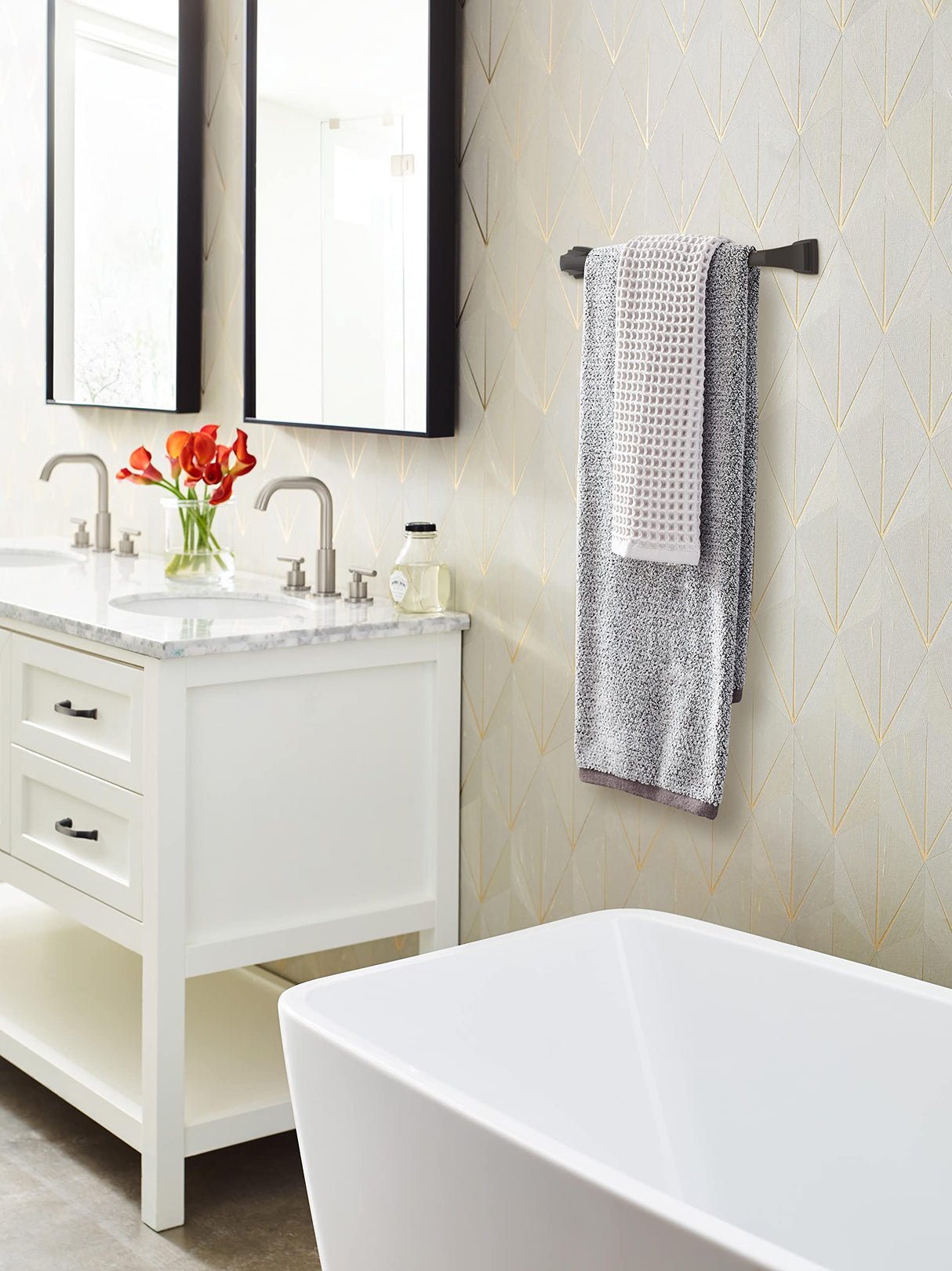 Amerock BH36033ORB Oil Rubbed Bronze Towel Bar 18 in (457 mm) Towel Rack Revitalize Bathroom Towel Holder Bathroom Hardware Bath Accessories
