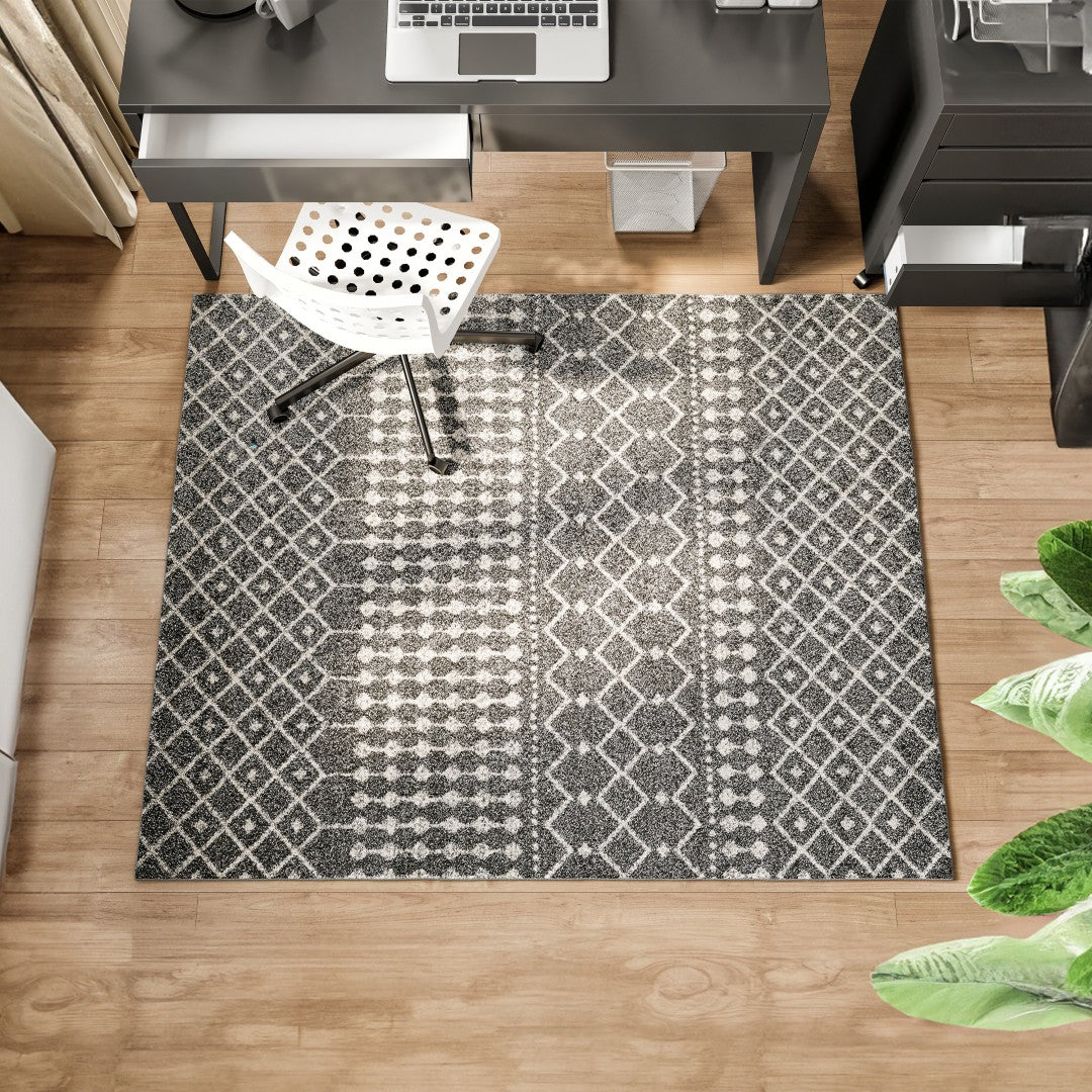 Eviva Grid 5' x 7' Geometric Gray/Cream Rug