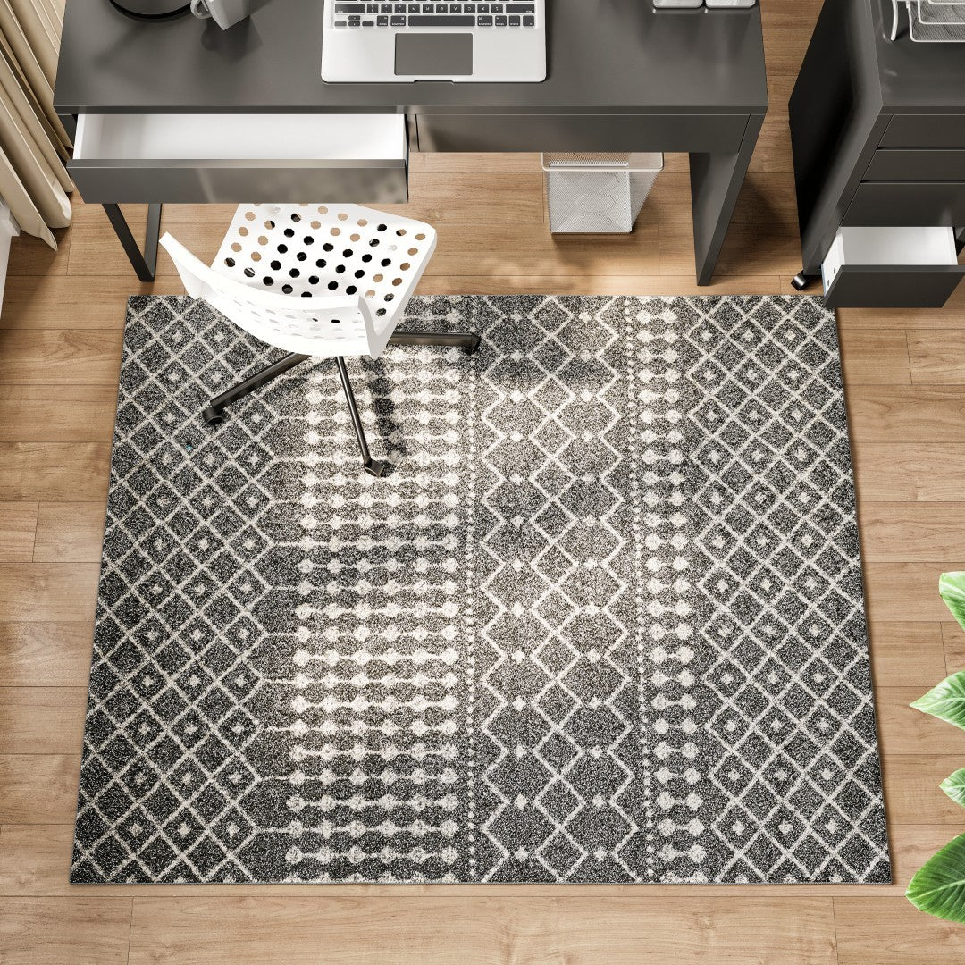 Eviva Grid 5' x 7' Geometric Gray/Cream Rug