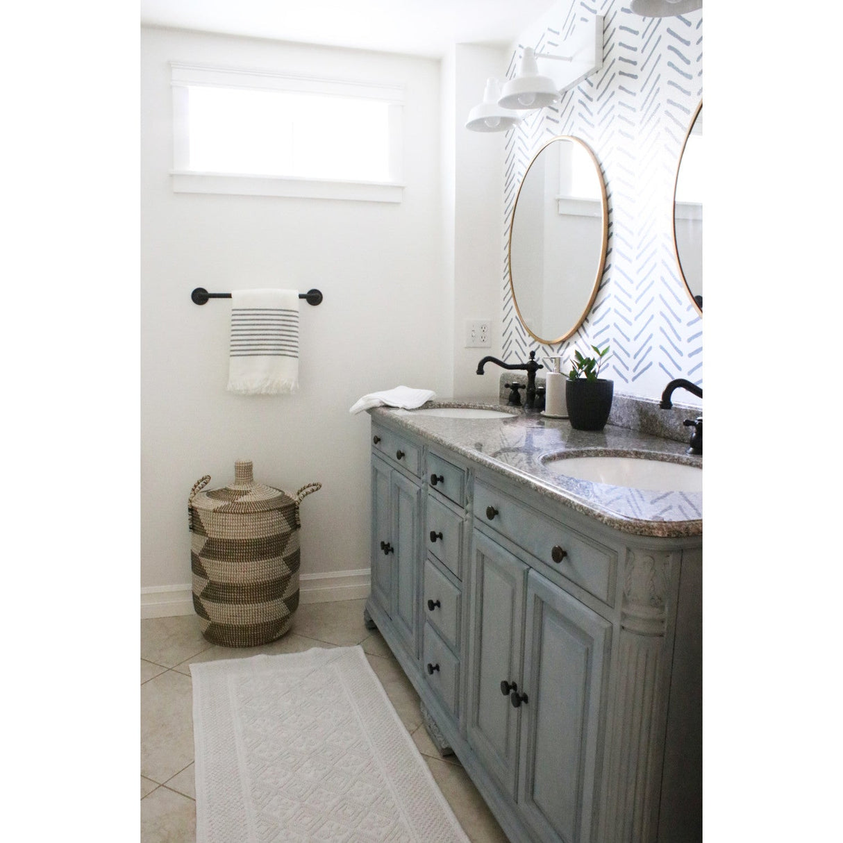 Classic BA312MB 18-Inch Towel Bar, Matte Black