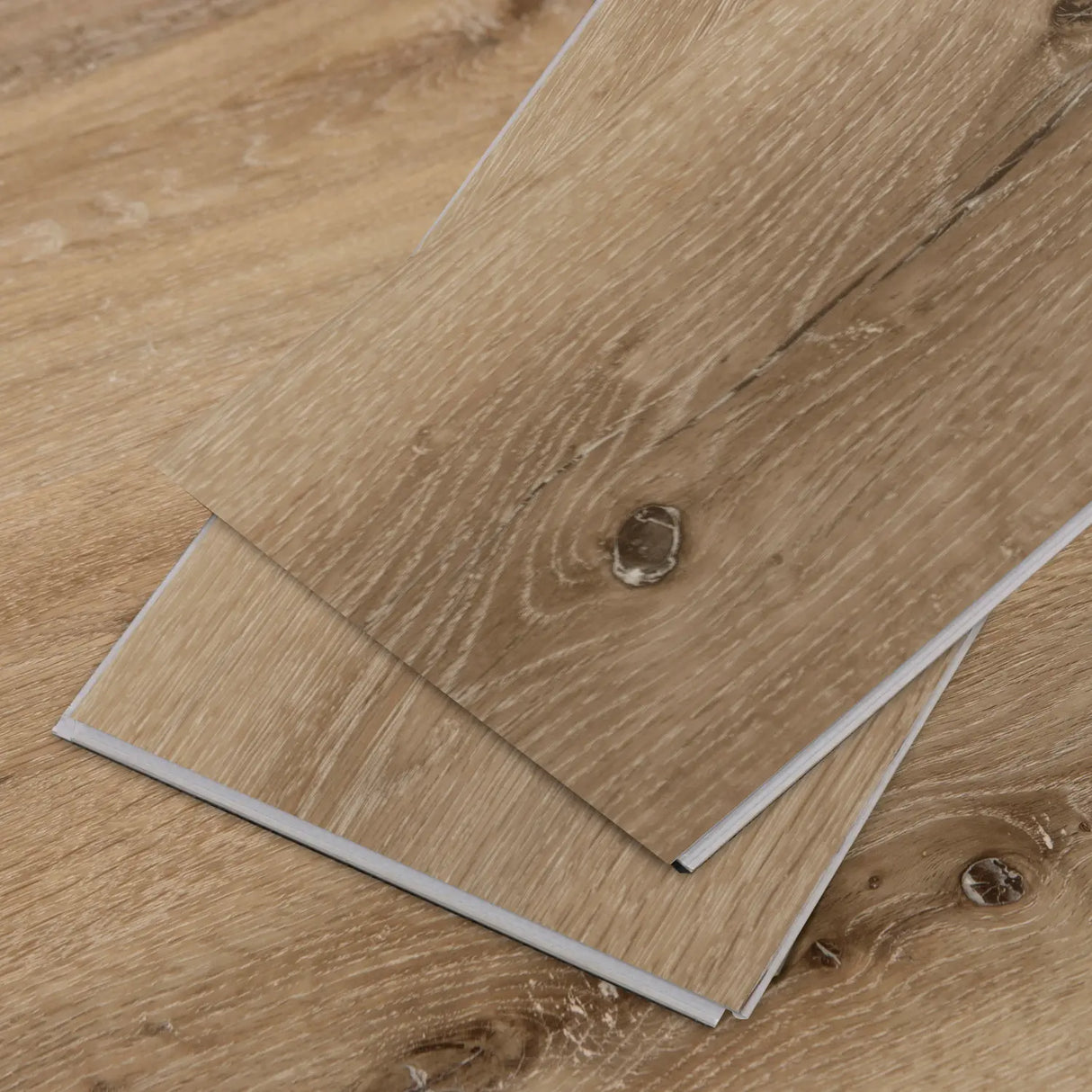 CALI Aged Hickory Builder's Choice Premium Wide+ Click (Covers 23.77 SQFT) 7904200100