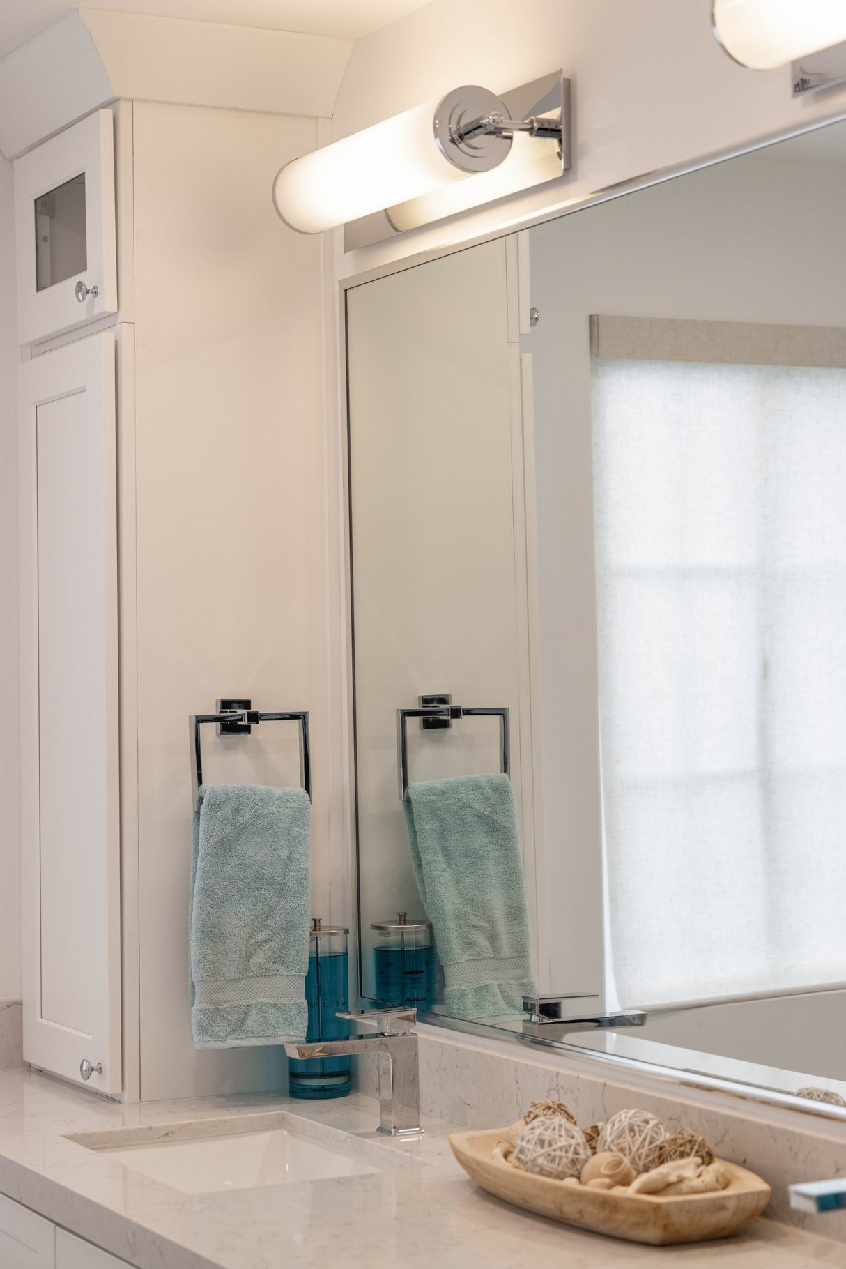Foster 1 Light Polished Chrome Bathroom Vanity FOS-A8051-CH