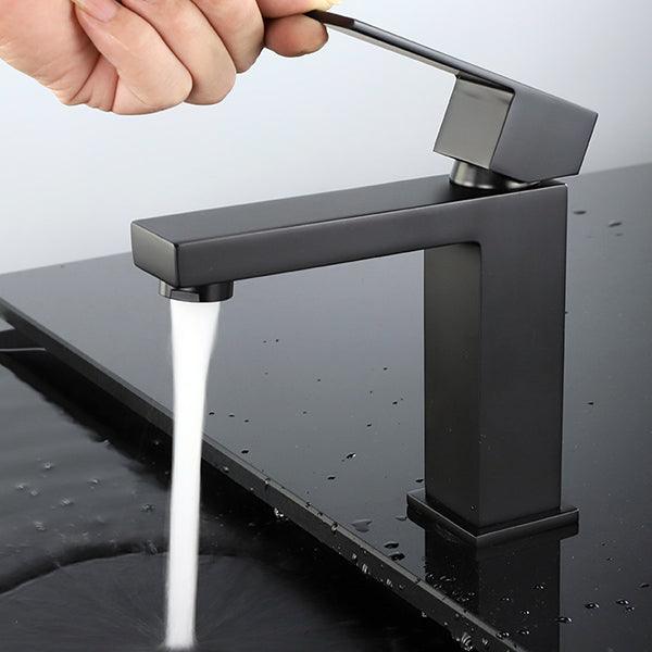 Artos Edge Single Hole Bathroom Faucet Chrome – Lifestyle