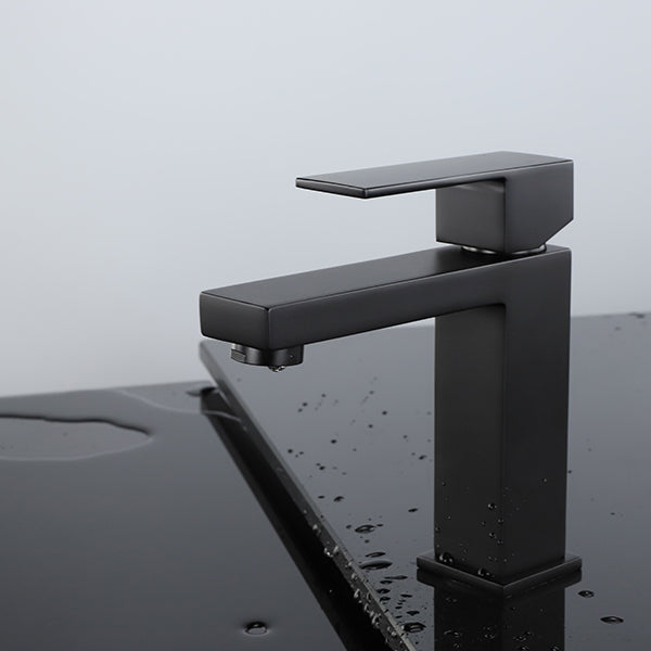 Artos Edge Single Hole Bathroom Faucet Chrome – Lifestyle