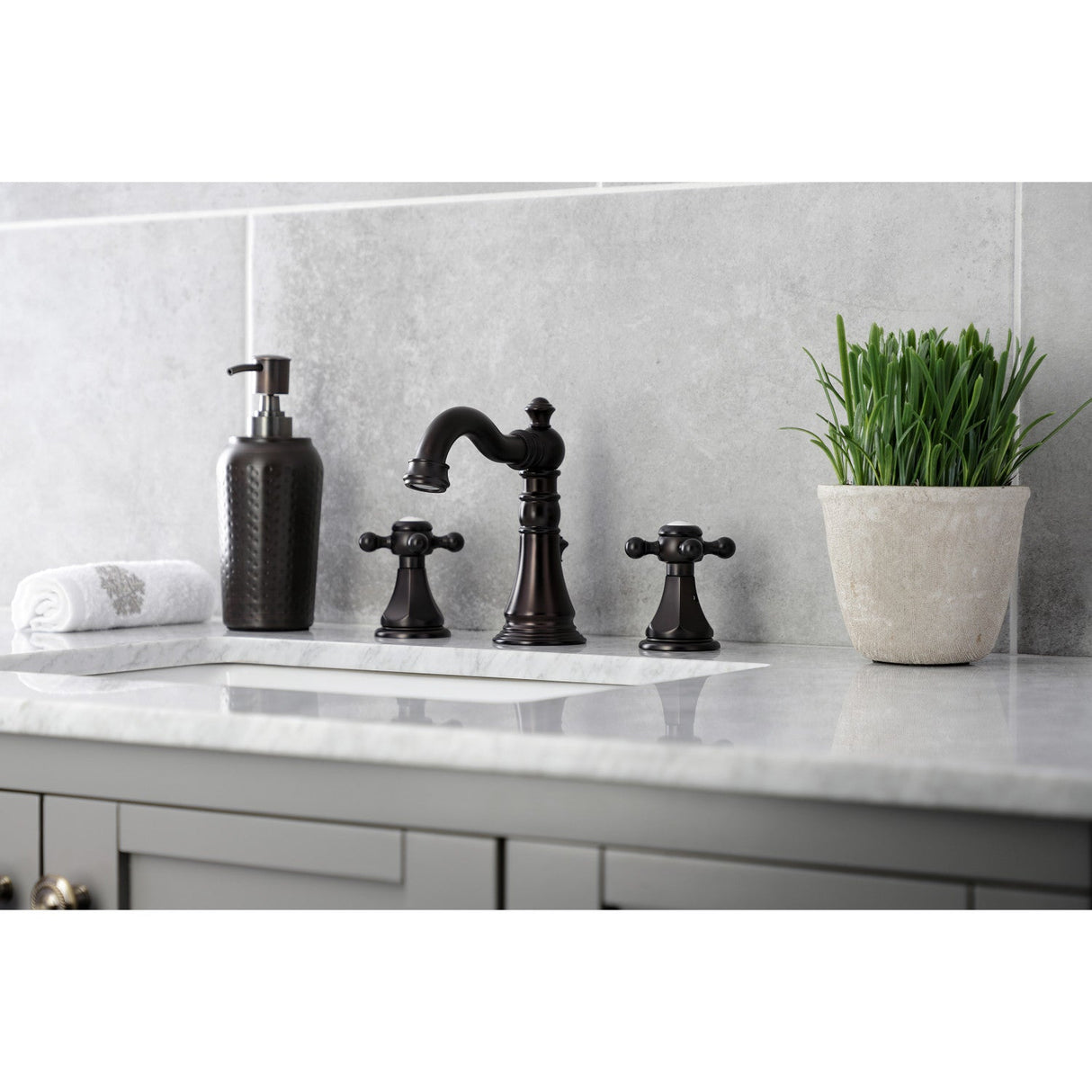 Metropolitan FSC1975BX Two-Handle 3-Hole Deck Mount Widespread Bathroom Faucet with Pop-Up Drain, Oil Rubbed Bronze