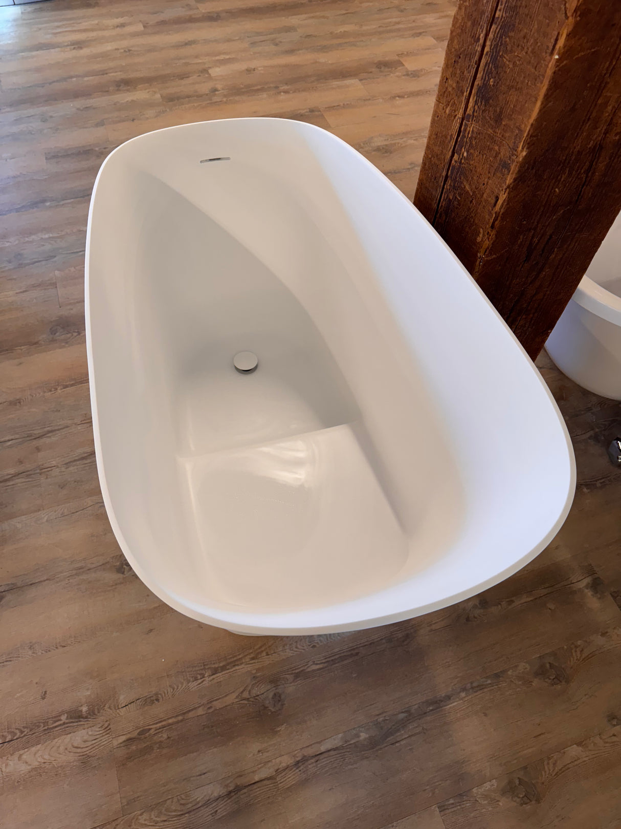 Poshhaus 48" Japanese Soaker Freestanding Bathtub Solid Surface with Stool - Floor Model for Sale