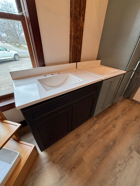 Wolf 37" Brooklyn Midnight Vanity Combo – White Cultured Marble Top