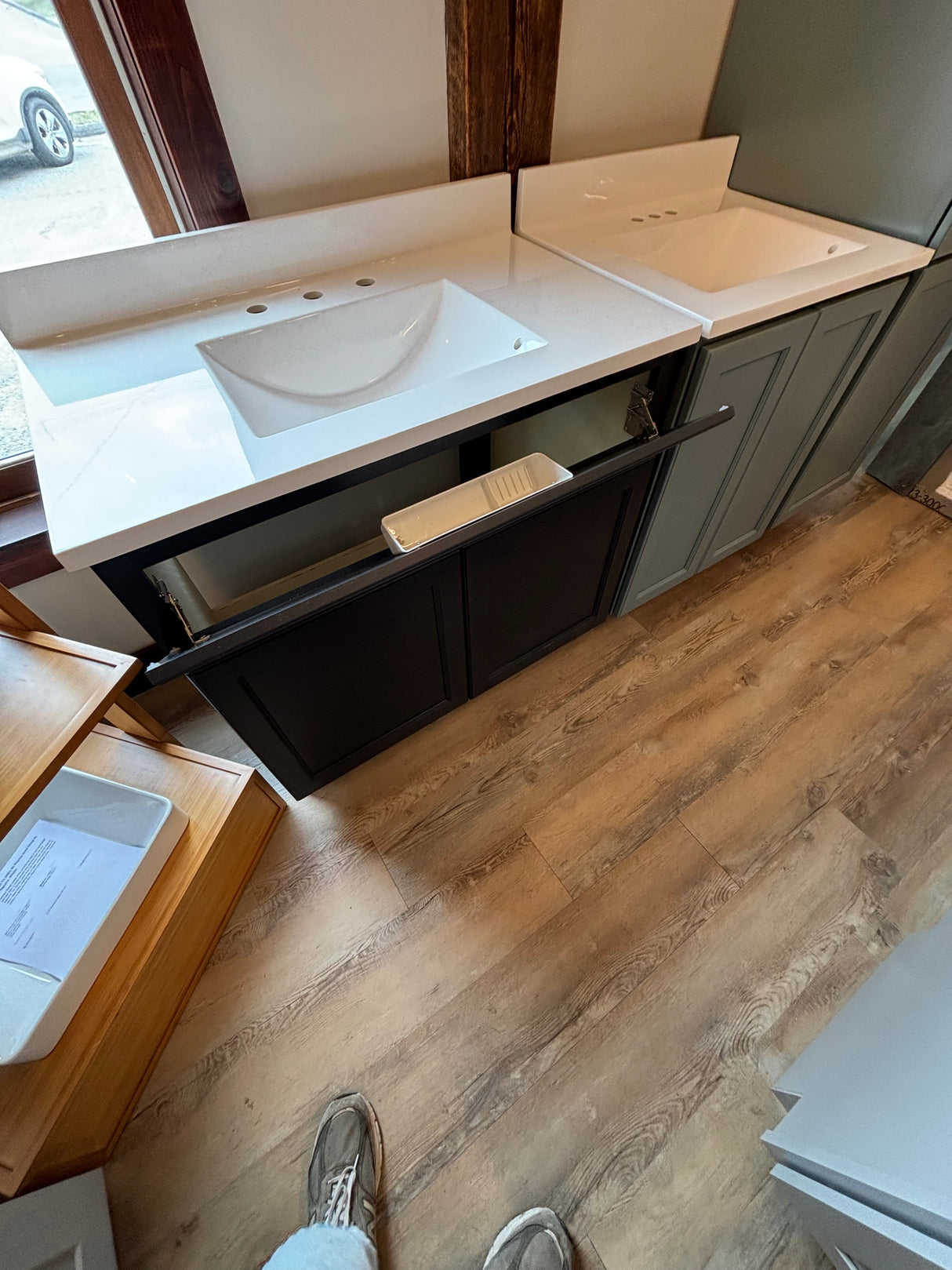 Wolf 37" Brooklyn Midnight Vanity Combo – White Cultured Marble Top