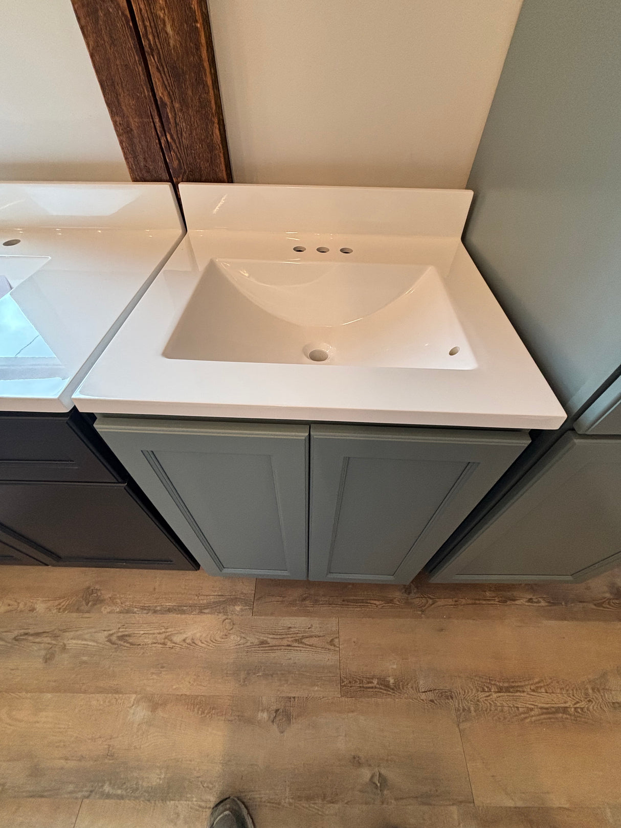 42" Bathroom Set / 24" Vanity Sage Green / 18" Linen Tower