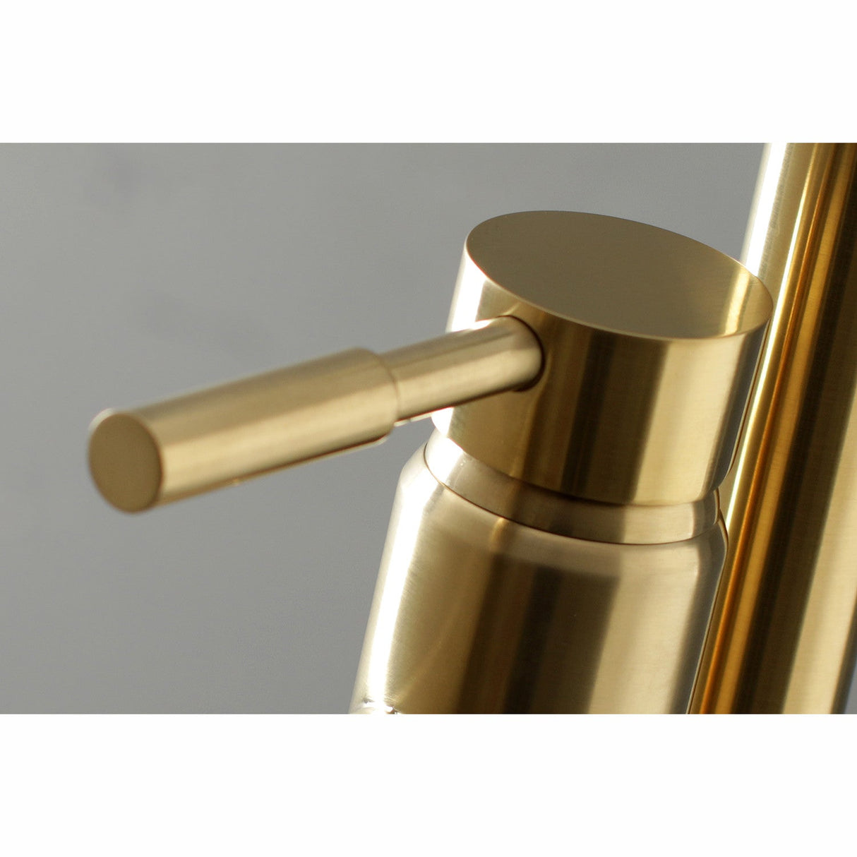 Concord KS8137DL Single-Handle 1-Hole Freestanding Tub Faucet with Hand Shower, Brushed Brass