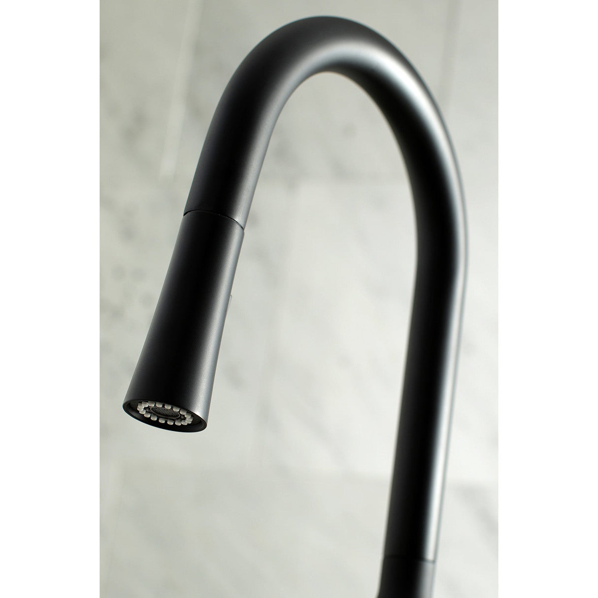 New York LS2720NYL Single-Handle 1-Hole Deck Mount Pull-Down Sprayer Kitchen Faucet, Matte Black