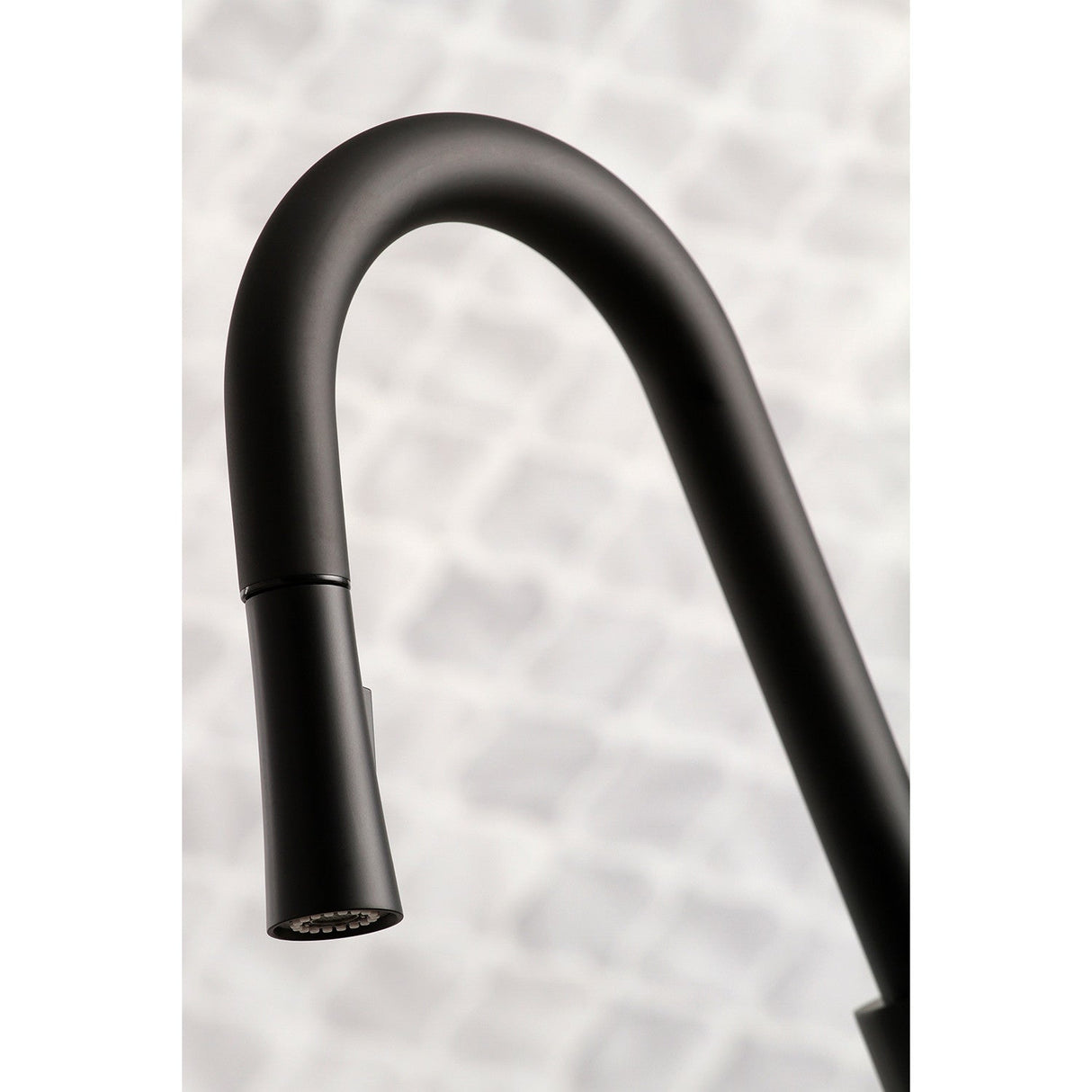 Continental LS8680CTL Single-Handle 1-Hole Deck Mount Pull-Down Sprayer Kitchen Faucet, Matte Black