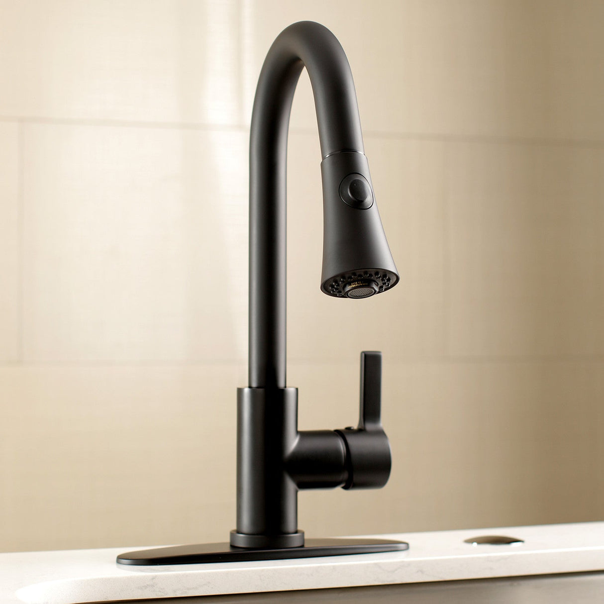 Continental LS8720CTL Single-Handle 1-Hole Deck Mount Pull-Down Sprayer Kitchen Faucet, Matte Black