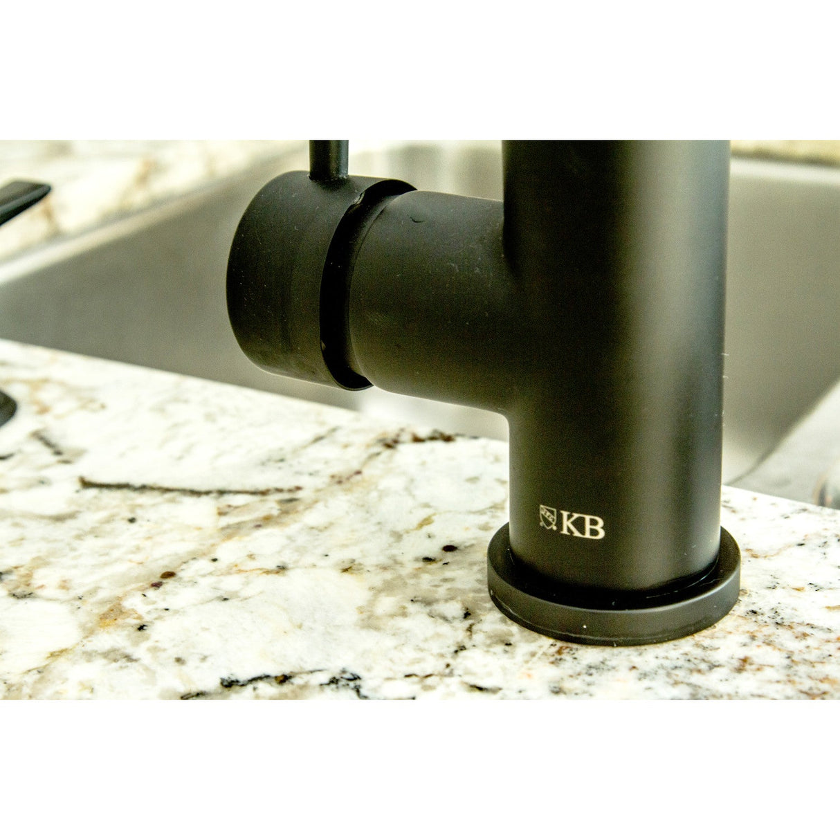 Concord LS8720DL Single-Handle 1-Hole Deck Mount Pull-Down Sprayer Kitchen Faucet, Matte Black