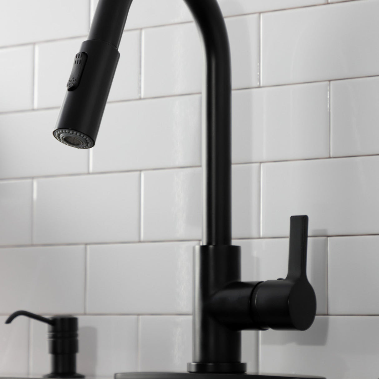 Continental LS8780CTL Single-Handle 1-Hole Deck Mount Pull-Down Sprayer Kitchen Faucet, Matte Black