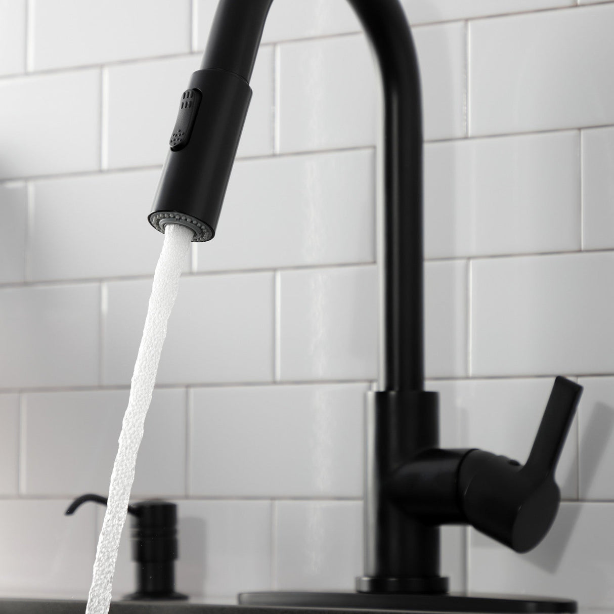Continental LS8780CTL Single-Handle 1-Hole Deck Mount Pull-Down Sprayer Kitchen Faucet, Matte Black