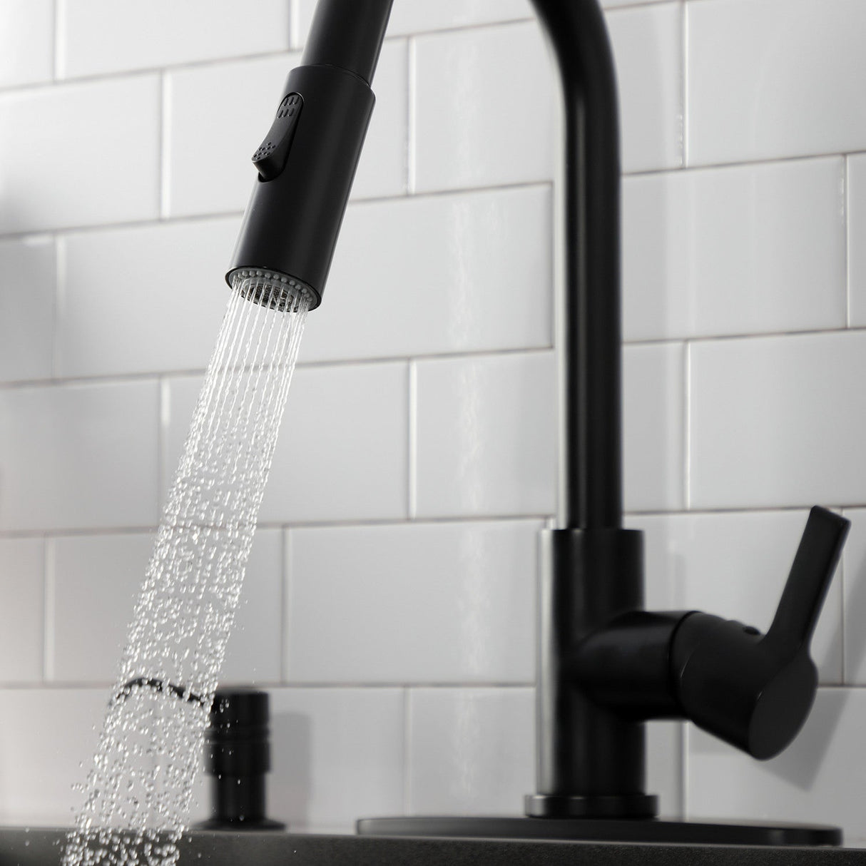 Continental LS8780CTL Single-Handle 1-Hole Deck Mount Pull-Down Sprayer Kitchen Faucet, Matte Black