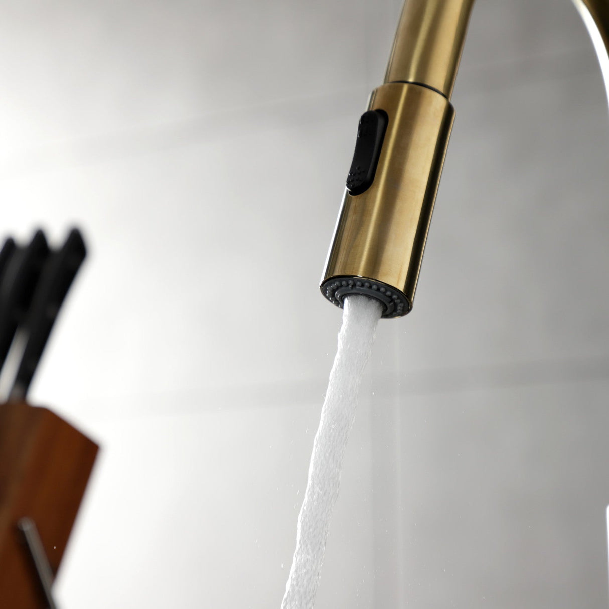 Continental LS8783CTL Single-Handle 1-Hole Deck Mount Pull-Down Sprayer Kitchen Faucet, Brushed Brass