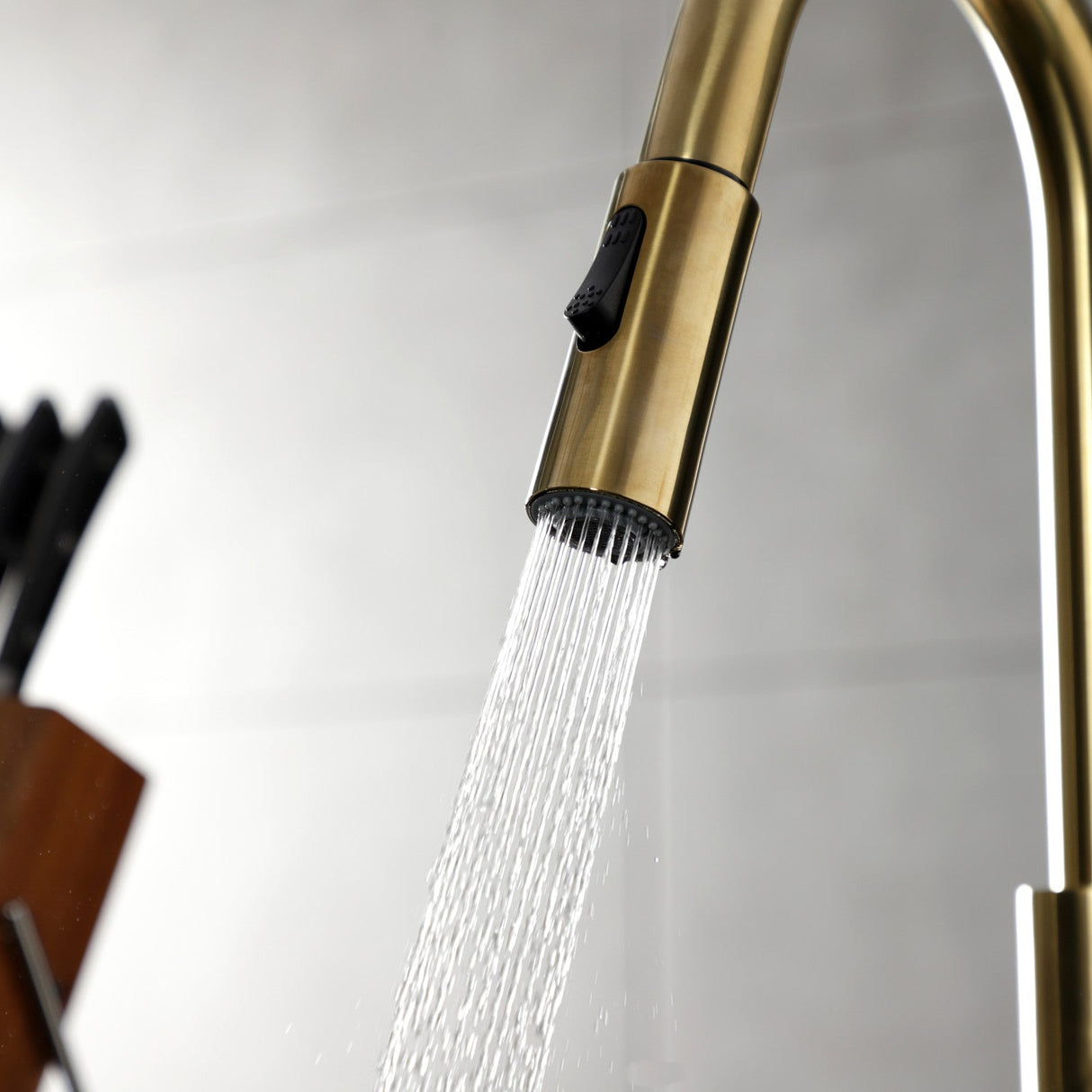 Continental LS8783CTL Single-Handle 1-Hole Deck Mount Pull-Down Sprayer Kitchen Faucet, Brushed Brass