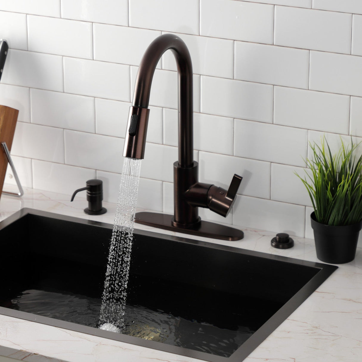 Continental LS8785CTL Single-Handle 1-Hole Deck Mount Pull-Down Sprayer Kitchen Faucet, Oil Rubbed Bronze