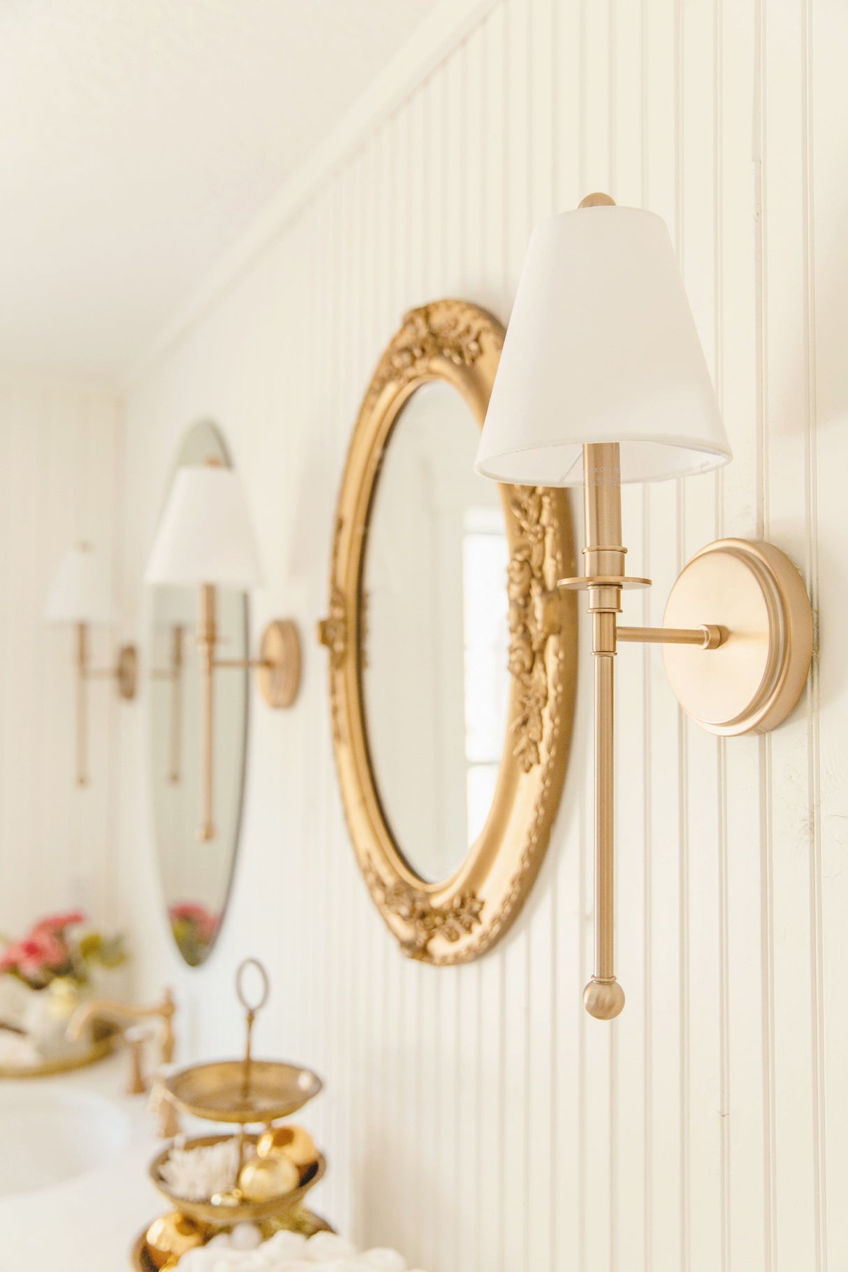 Riverdale 1 Light Aged Brass Sconce RIV-382-AG