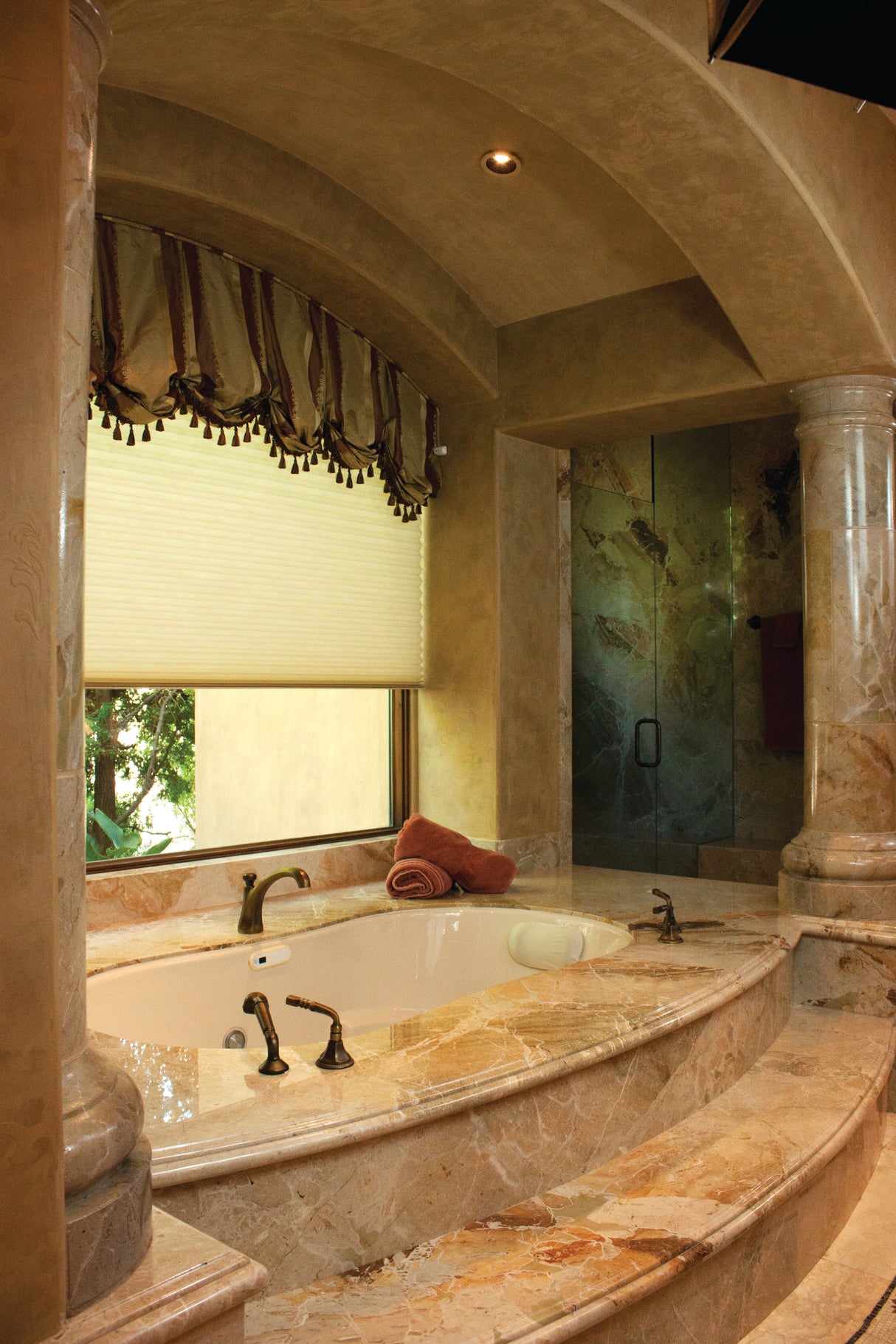 Hydro Systems SAV6644ACO-WHI SAVANNAH 6644 AC W/COMBO SYSTEM-WHITE