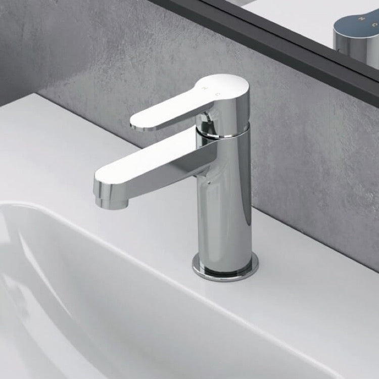 Chrome Single Hole Bathroom Faucet