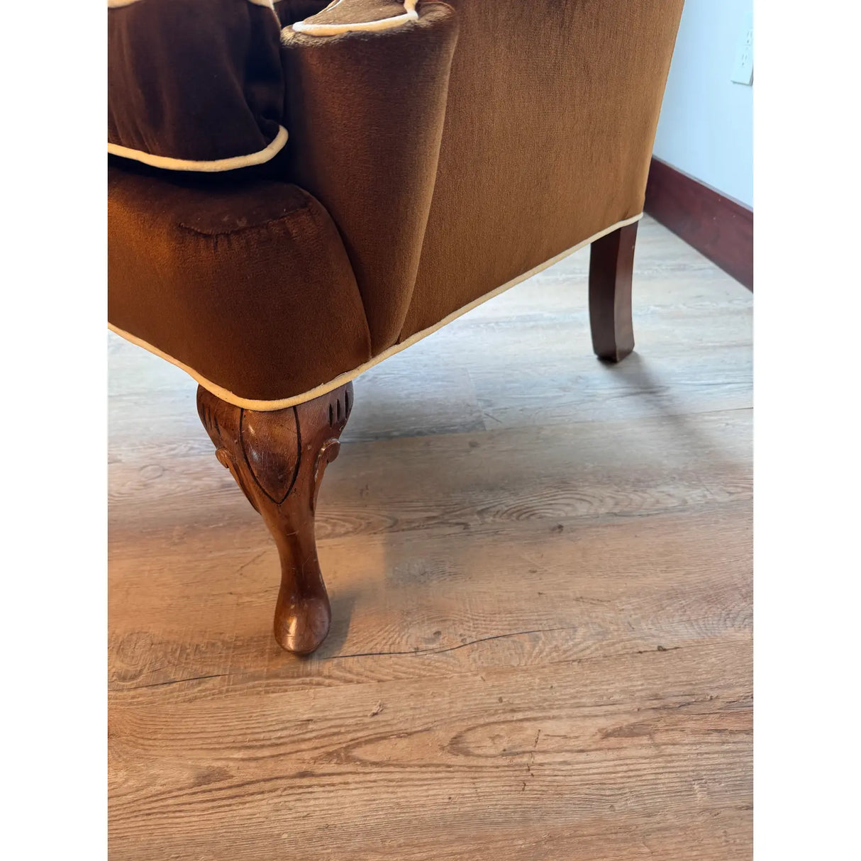 Vintage Ethan Allen Brown Velvet Wingback Chair – Cream Piping & Carved Wood Legs (1970s)