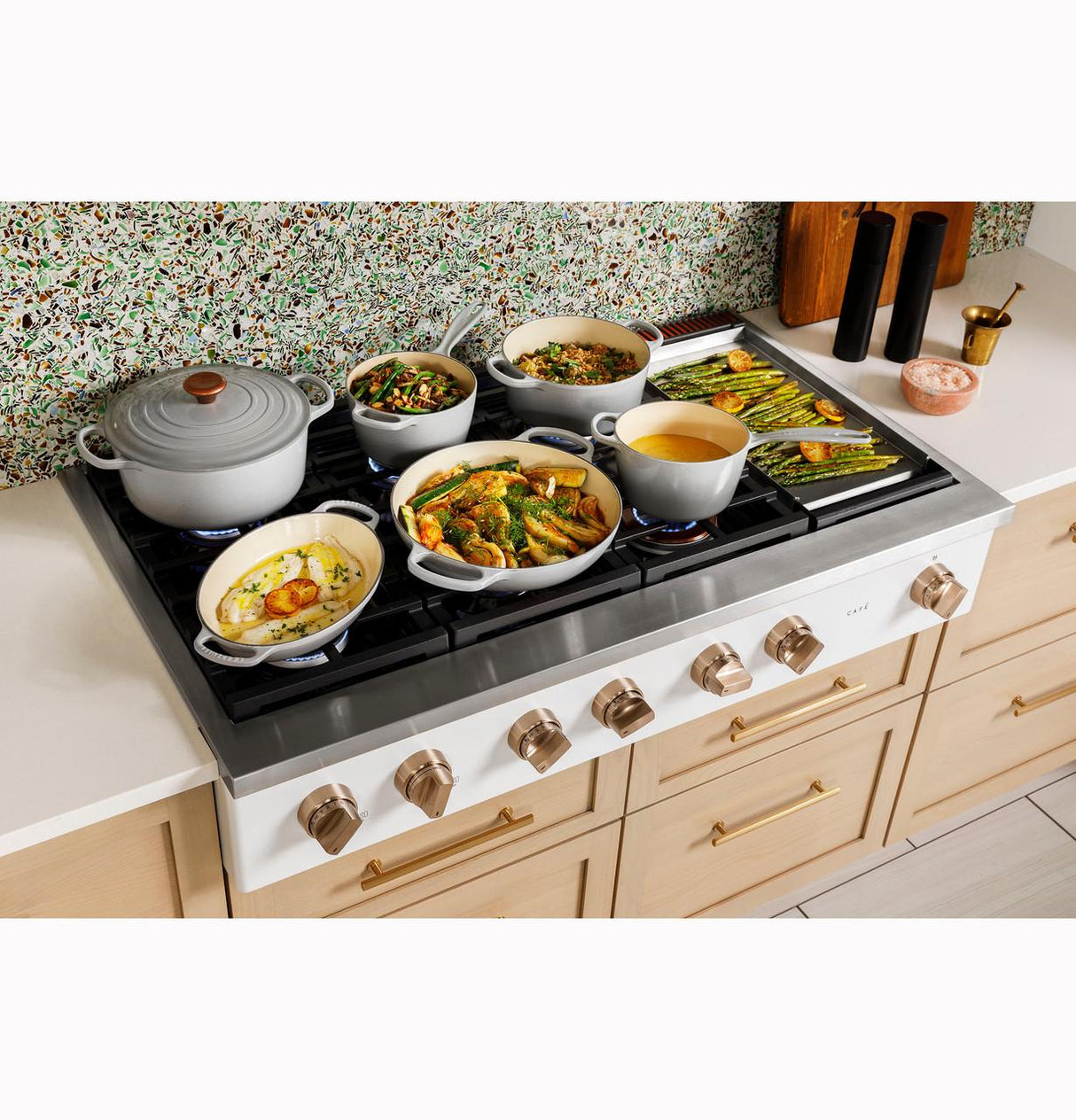 Café 48" Commercial-style Gas Rangetop With 6 Burners and GRI... CGU486P2TS1
