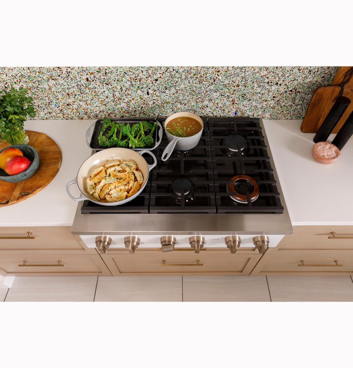 Café 36" Commercial-style Gas Rangetop With 6 Burners (NATURA... CGU366P3TD1