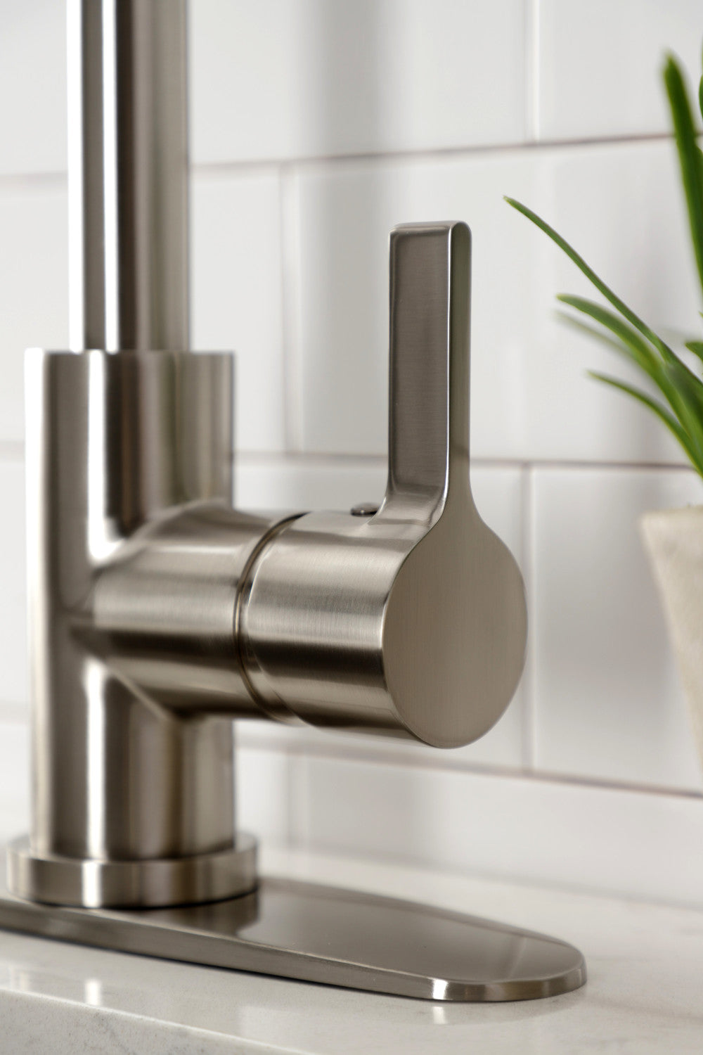 Gourmetier LS2718CTL Continental Single-Handle Kitchen Faucet with Pull-Out Sprayer, Brushed Nickel