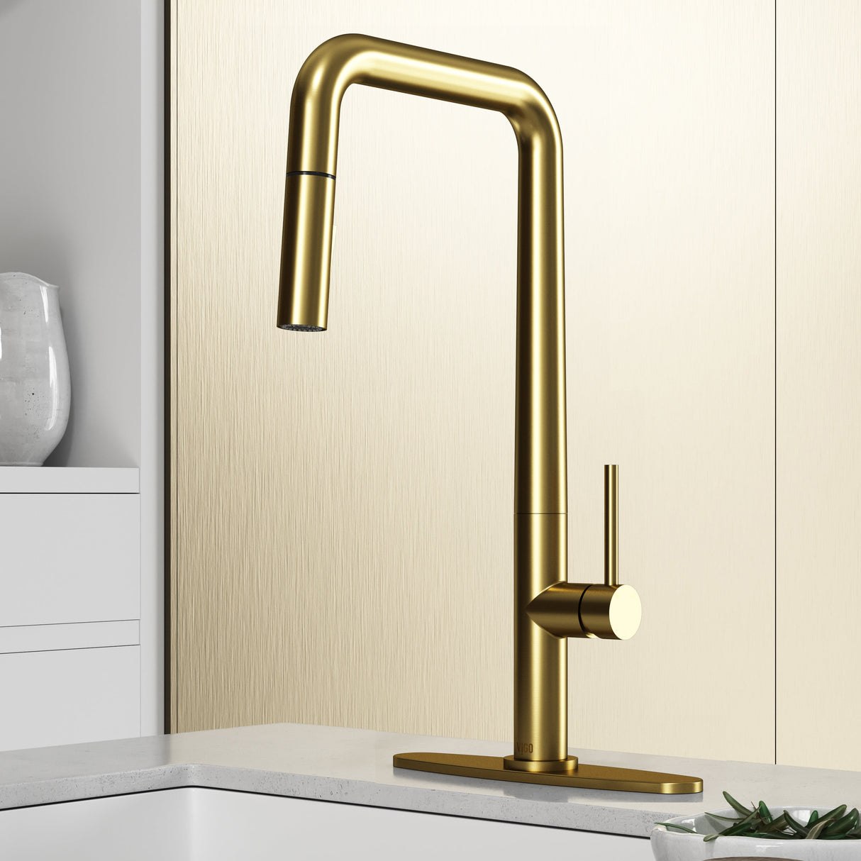 VIGO Parsons Pull-Down Kitchen Faucet with Deck Plate in Matte Brushed Gold VG02031MGK1