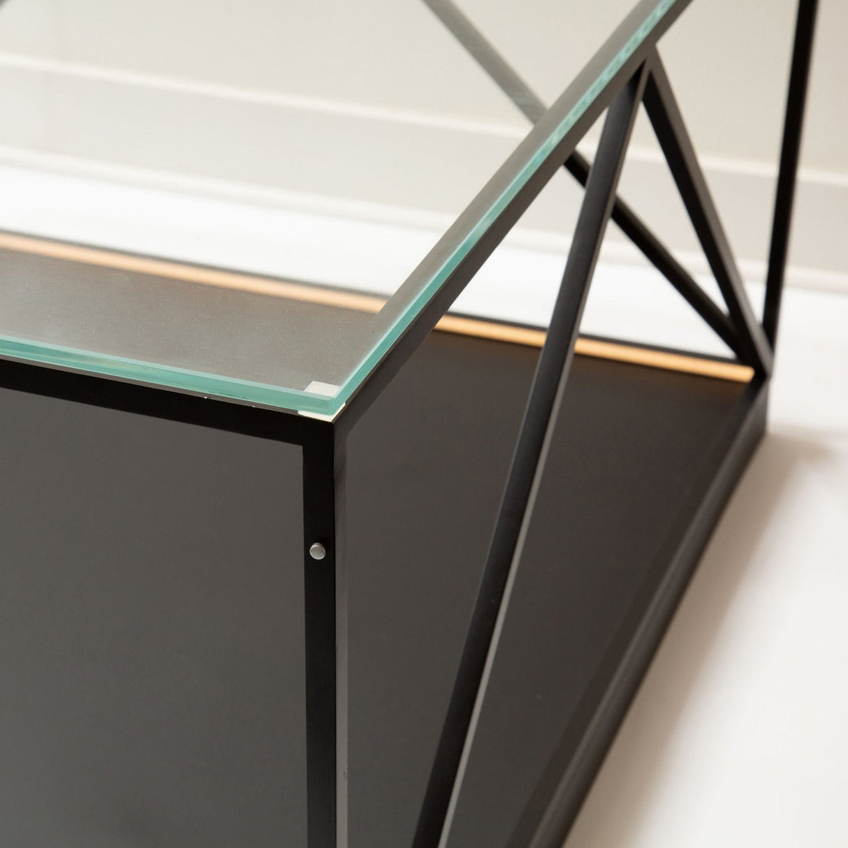 Tavola Square Table