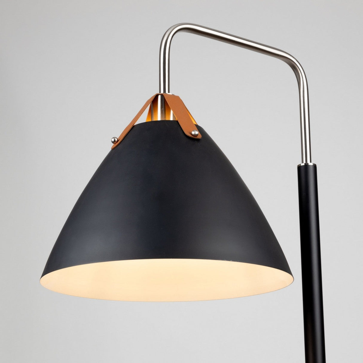 Tote Floor Lamp