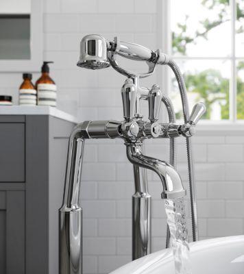 Pfister Polished Chrome Traditional Free Standing Tub Filler LG6-1TFC