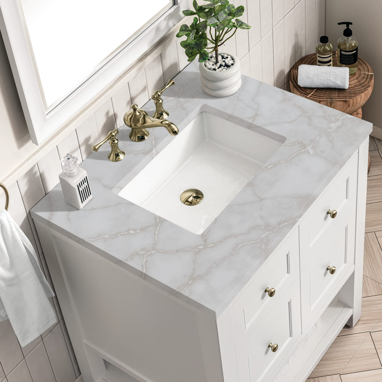 Breckenridge 30" Single Vanity, Bright White w/ 3 CM Victorian Silver Top