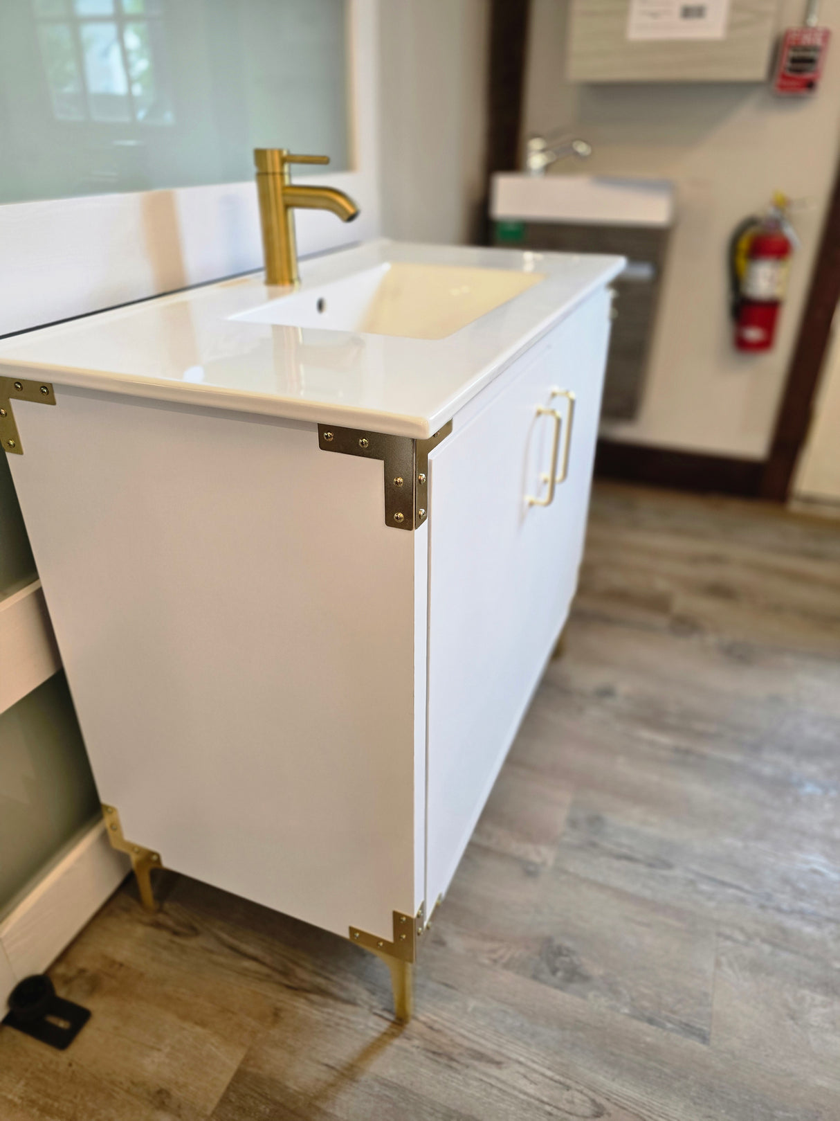 36" Bathroom Vanity White w/Gold Hardware & Faucet