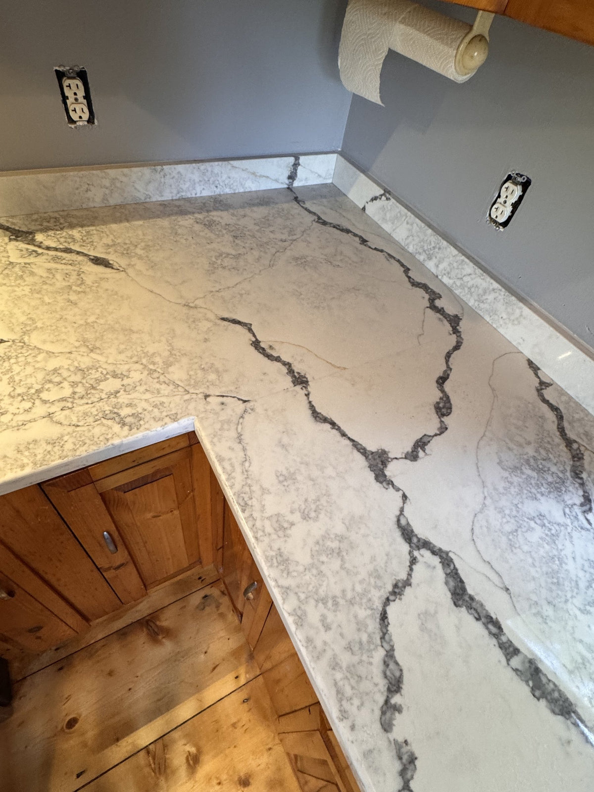 After: close-up of dramatic gray veining in the Viatera quartz countertop and backsplash