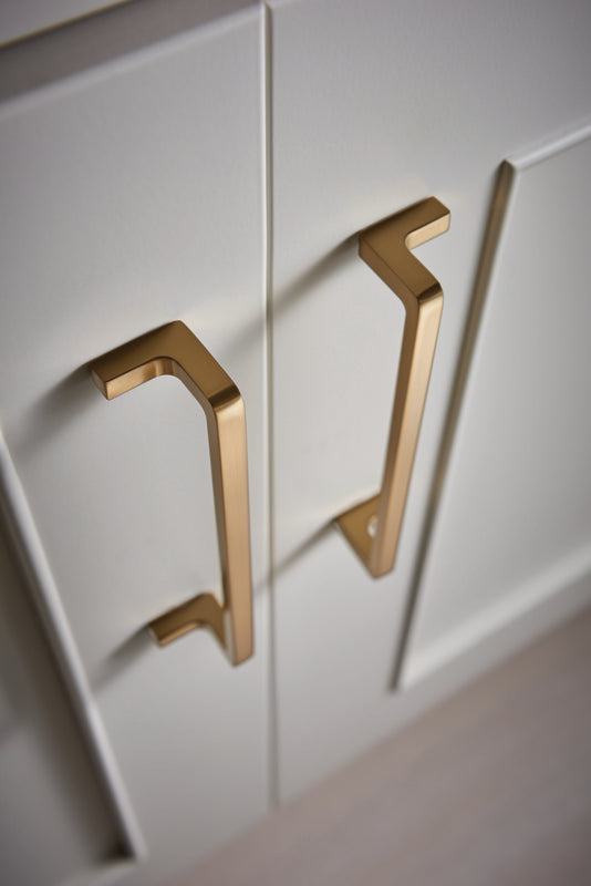 Atlas Homewares Logan Pull 7 9/16 Inch (c-c) Warm Brass