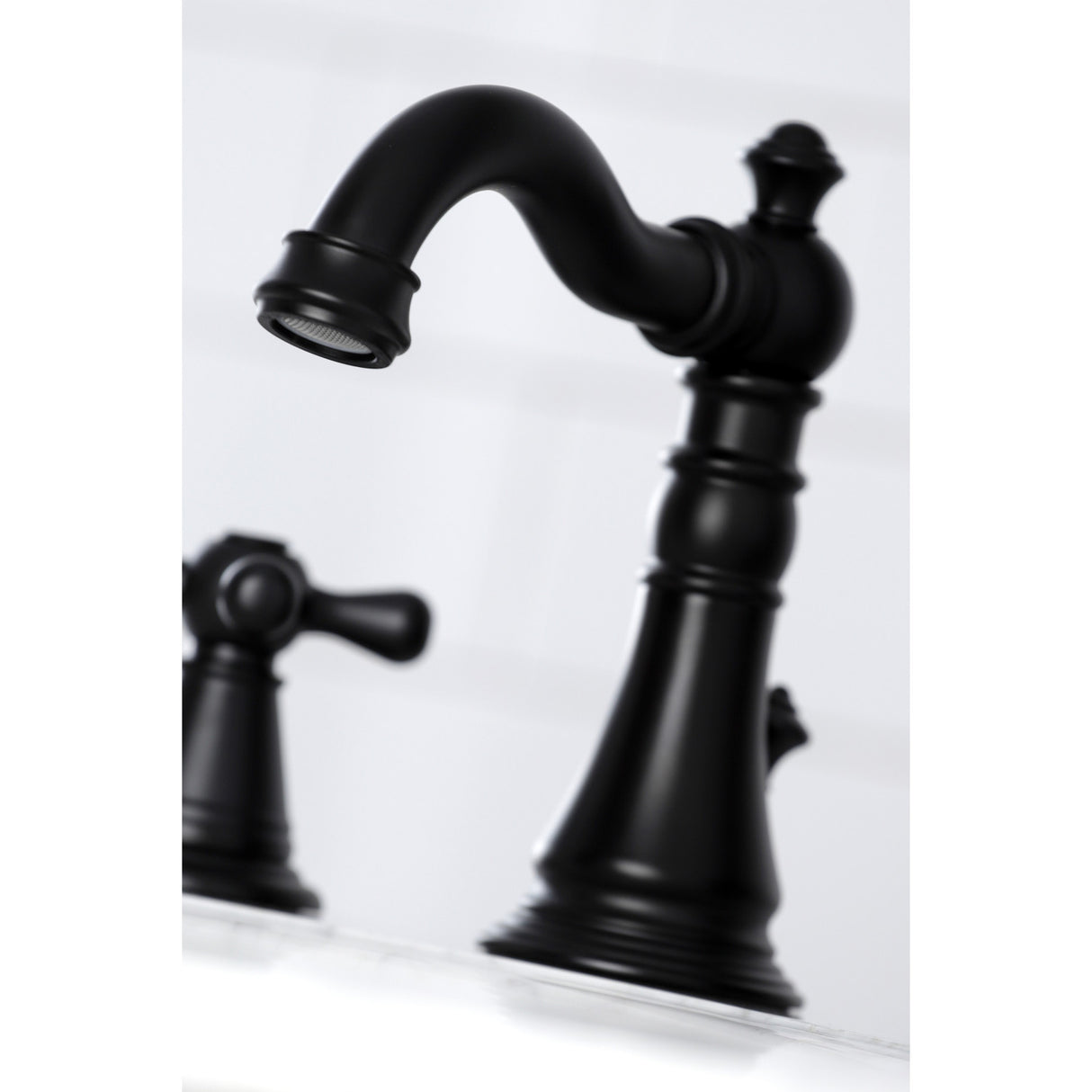Fauceture FSC1970AAX American Classic 8 in. Widespread Bathroom Faucet, Matte Black