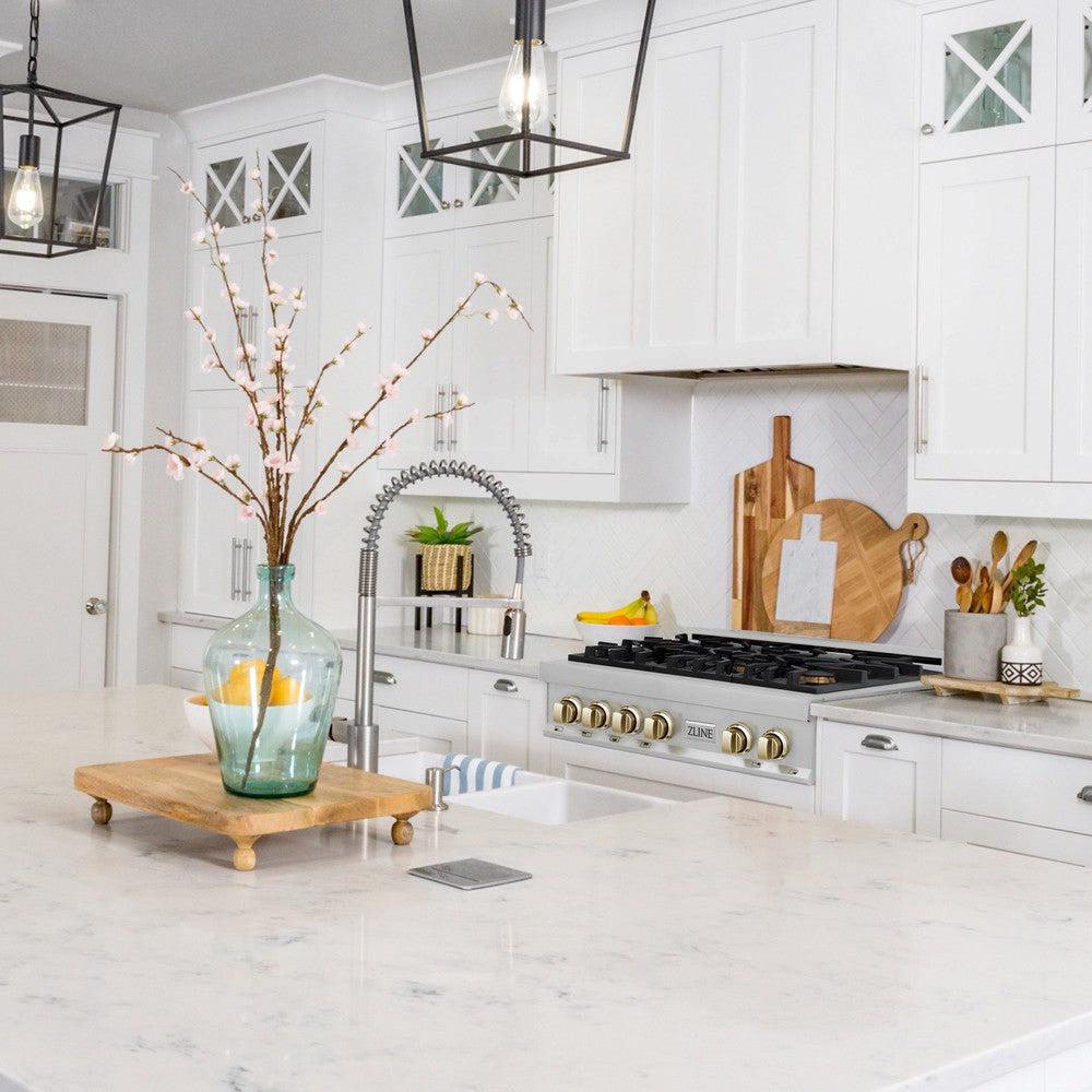 ZLINE Autograph Edition 36 in. Legacy Gas Rangetop with 6 Burners and Porcelain Cooktop in Stainless Steel with Polished Gold Accents (RTZ-36-G)