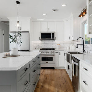 ZLINE 30 in. Stainless Steel Over the Range Convection Microwave Oven with Modern Handle (MWO-OTR-30)